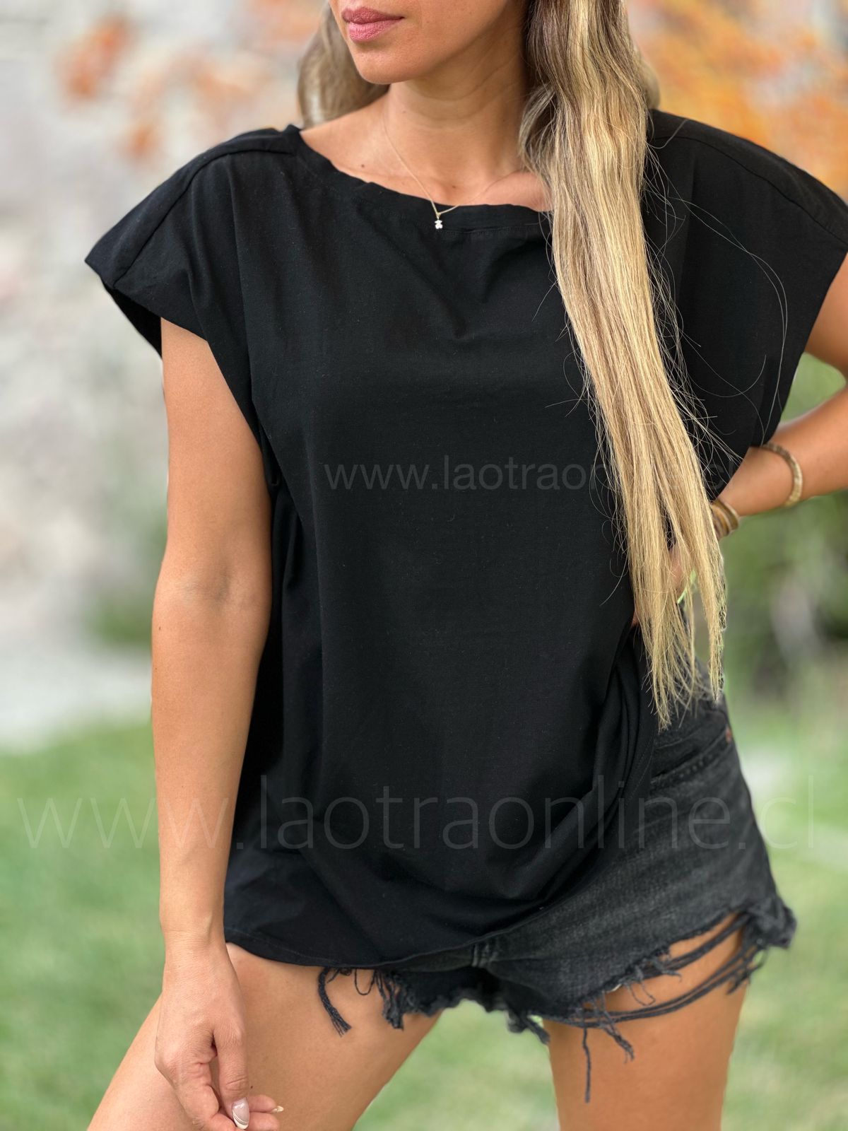 Polera hombreras negro