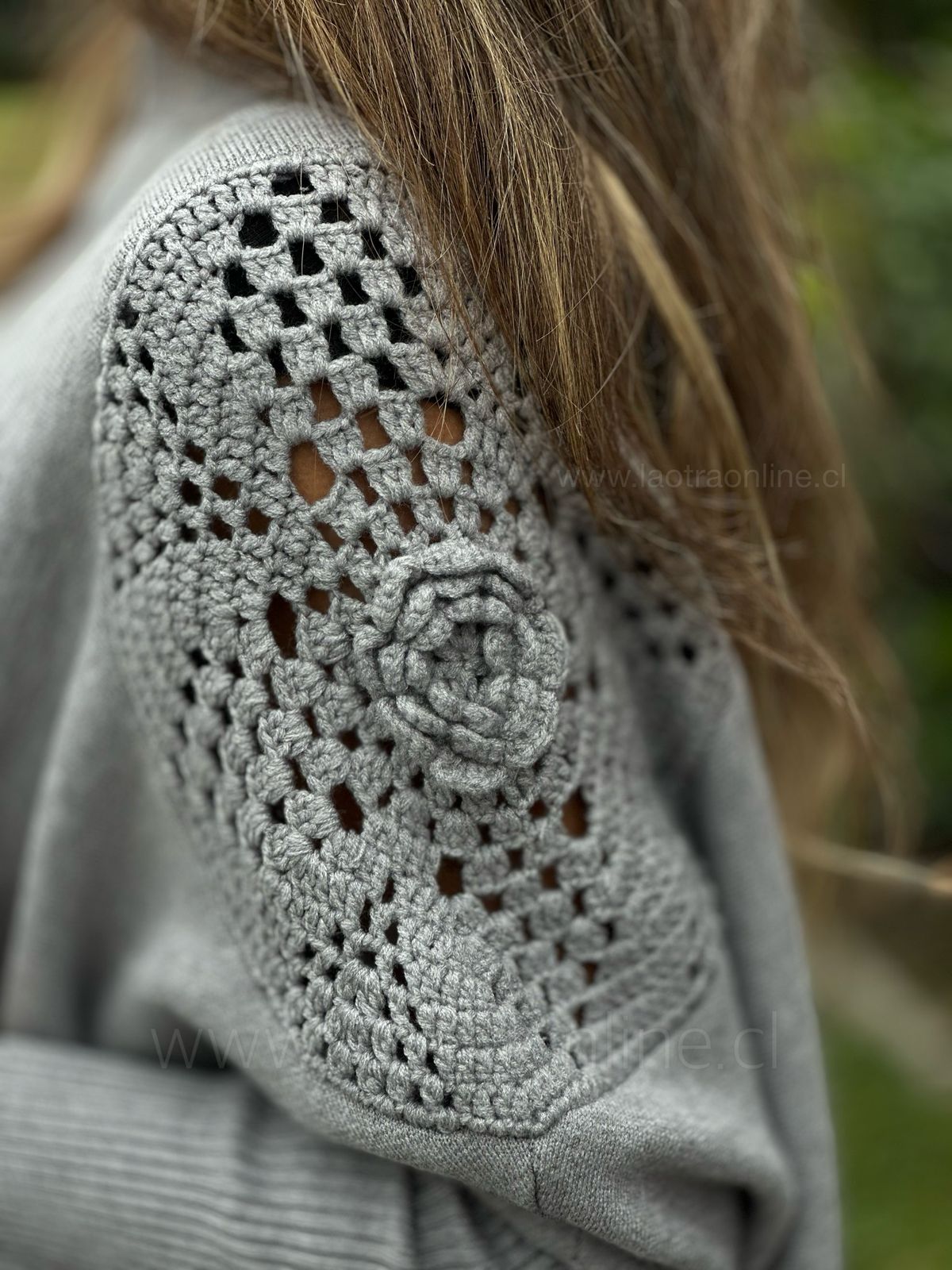 Sweater Tachitas tejido gris