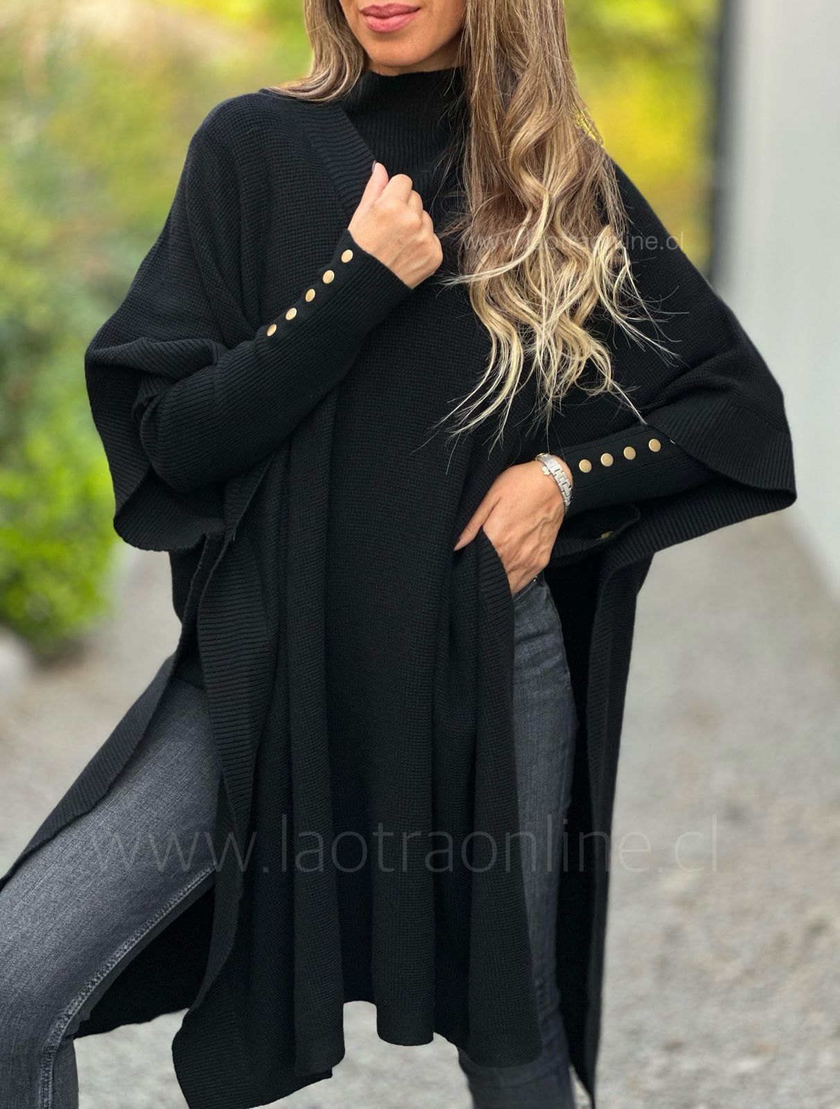Poncho cuello V Albania negro