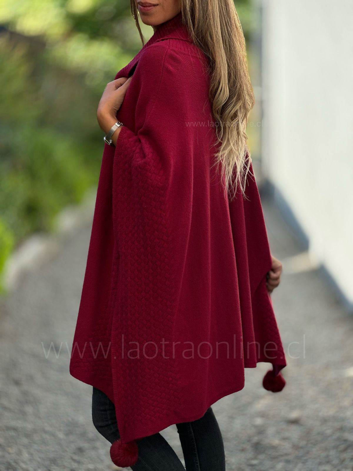 Poncho Pompón guinda
