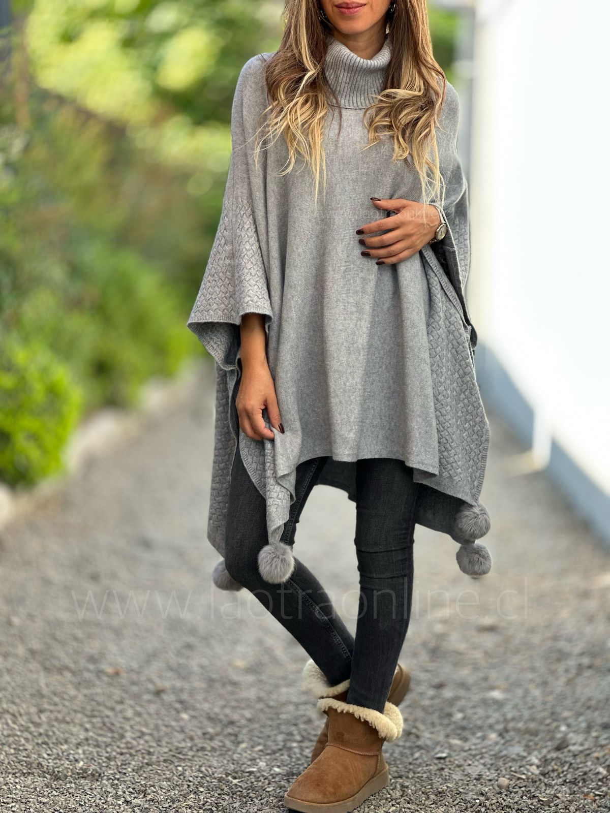 Poncho Pompón gris