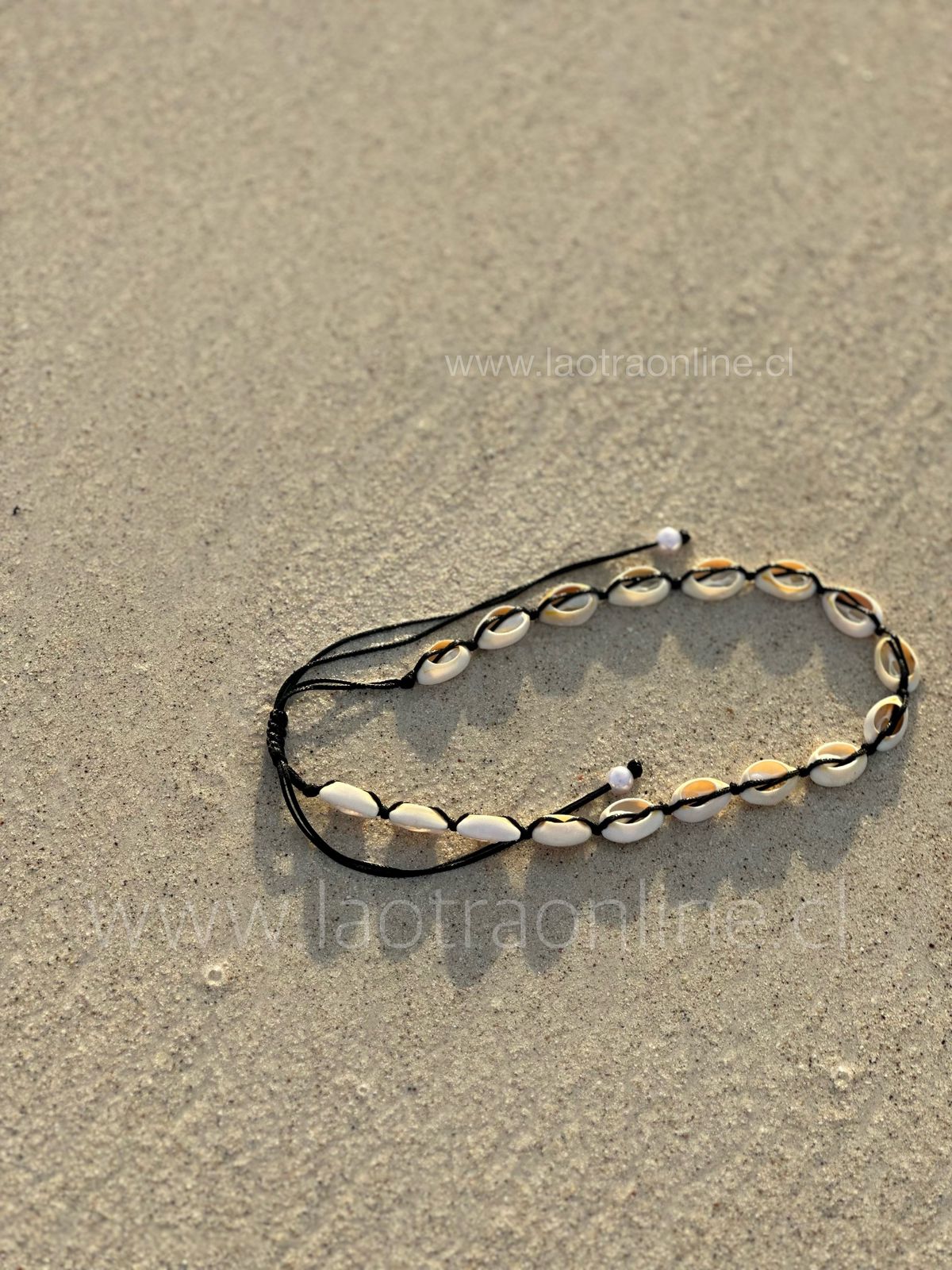 Collar Conchitas negro/crema
