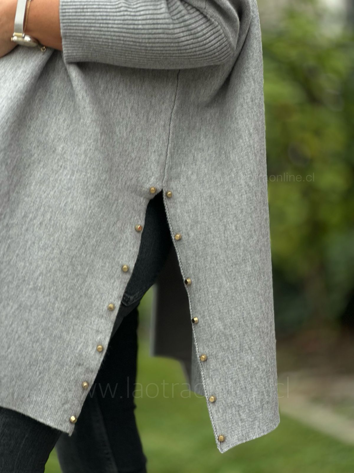 Sweater Tachitas tejido gris