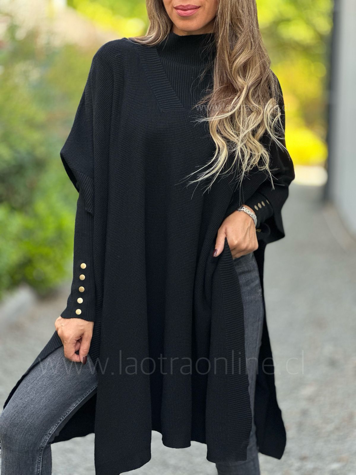 Poncho cuello V Albania negro