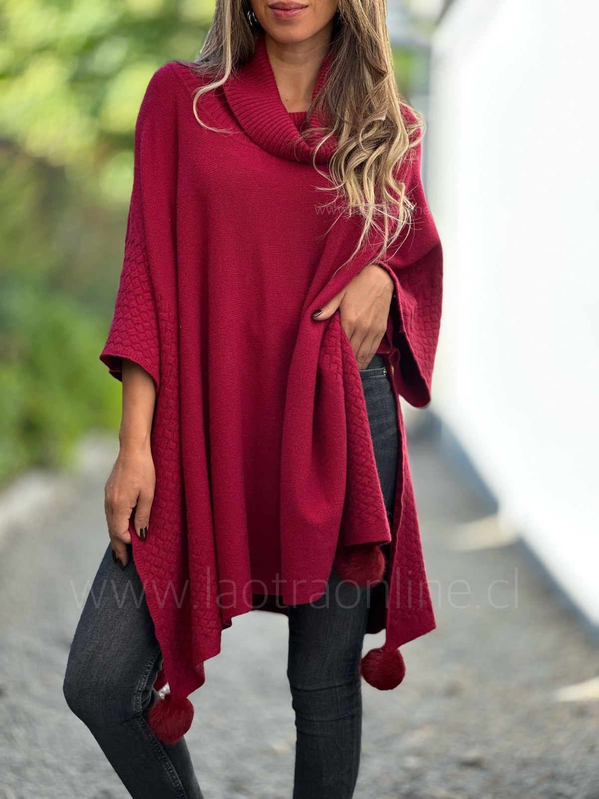 Poncho Pompón guinda