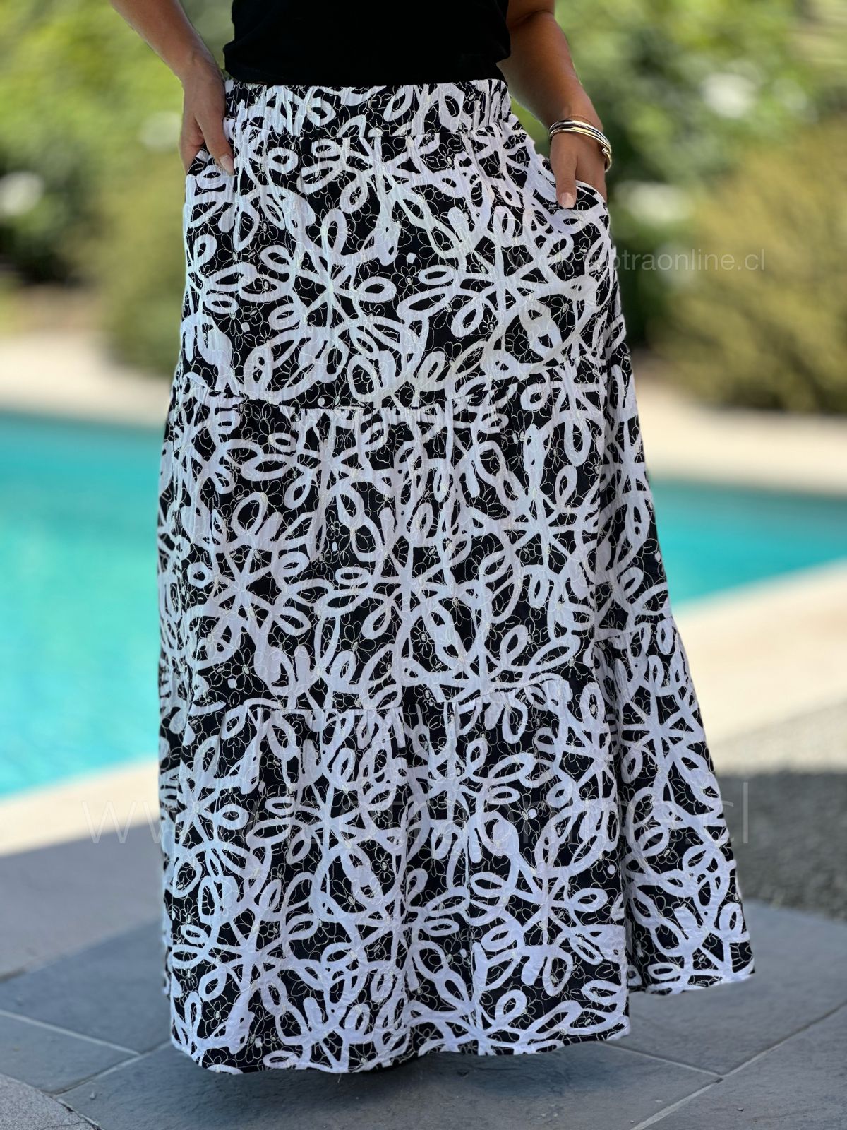 Falda Bordada Sol negro