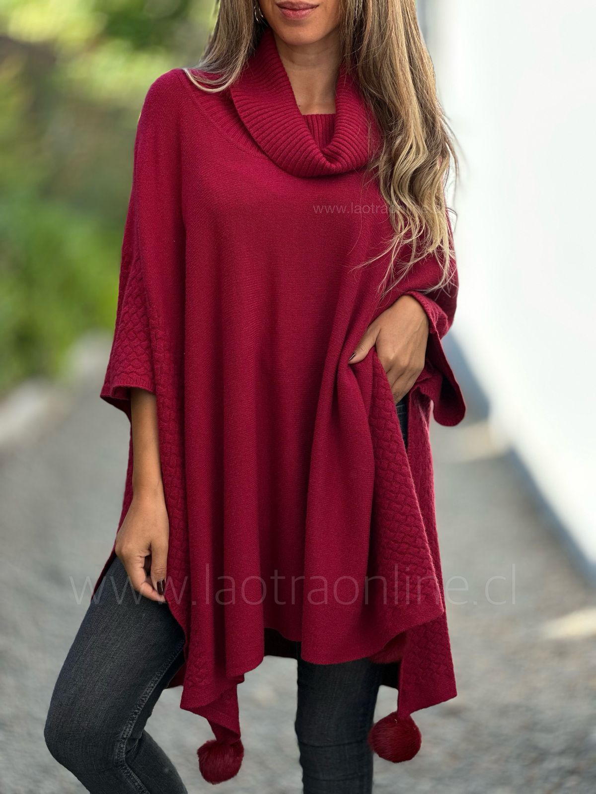 Poncho Pompón guinda