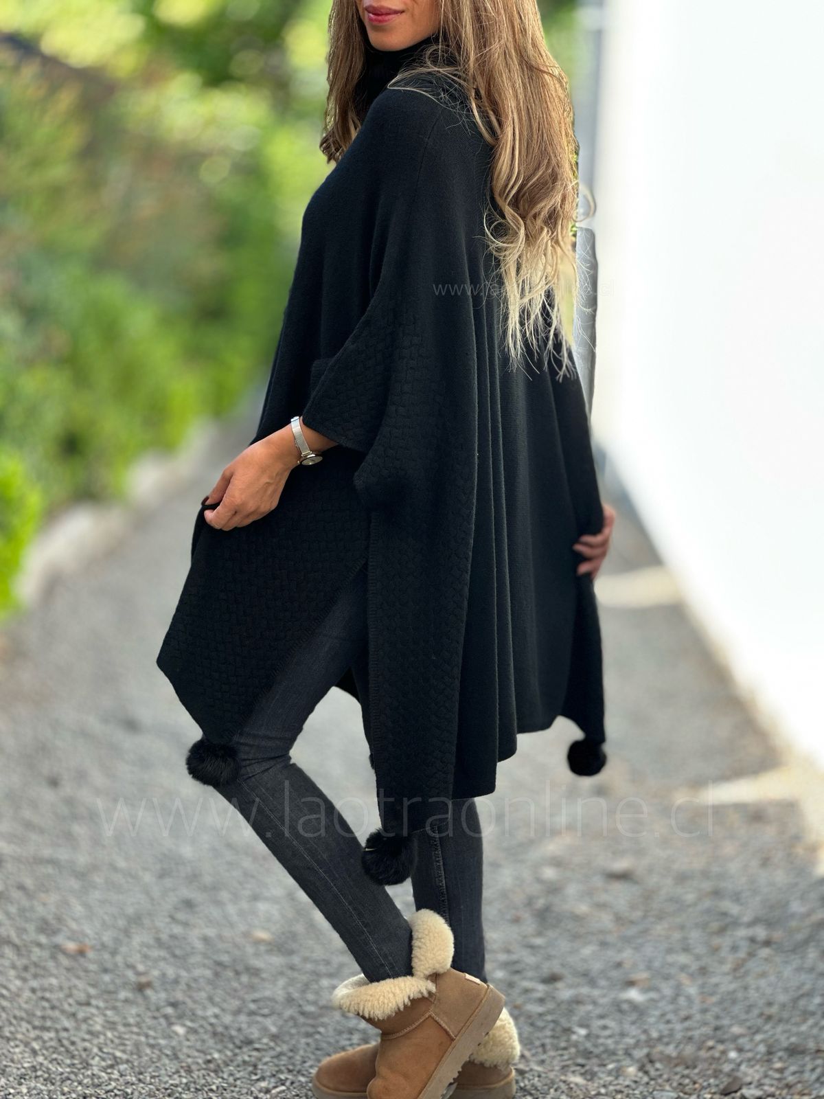 Poncho Pompón negro