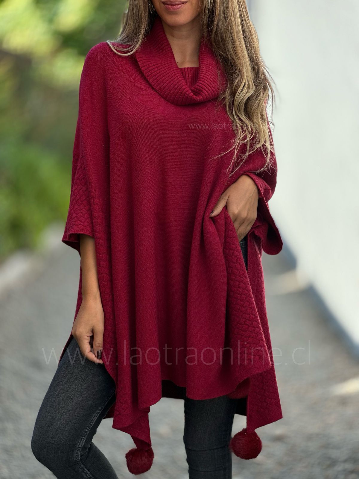 Poncho Pompón guinda